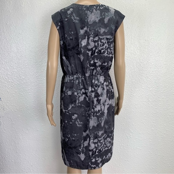 LOFT Gray Casual Fit & Flare faux wrap mini dress gray neutral 6 dainty office - Picture 12 of 13